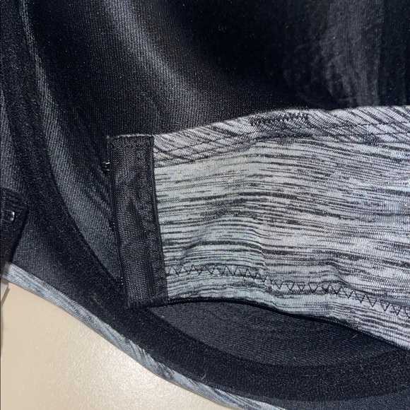 Adrienne Vittadini Textured Bandeau in Gray - Picture 4 of 6